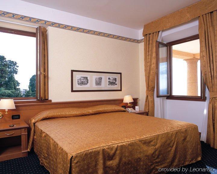 Hotel Villa Vecchia Monte Porzio Catone Room photo